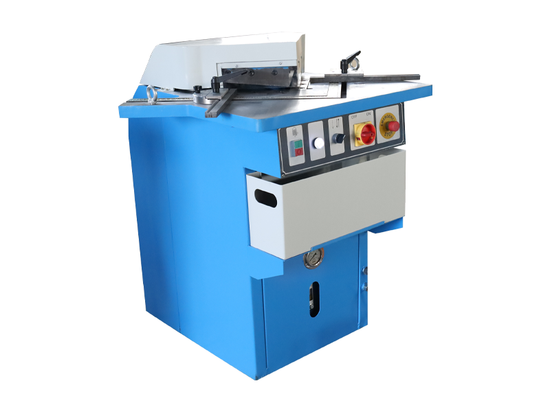 Kerbmaschine