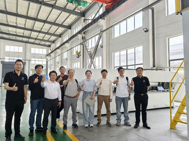 Ausbau neuer Märkte · Stärkung langfristiger Partnerschaften  Koreanischer Partner besucht unsere Fabrik und vertieft die Zusammenarbeit